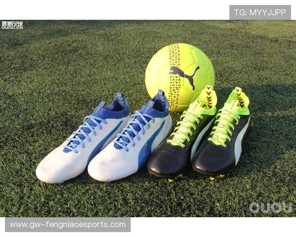 足球球星鞋款选择AG与FG的区别分析与适用场地推荐